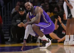 LeBron James felt slighted by Lakers for not getting game ball