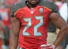 Former NFL Star Doug Martin’s Parents File Wrongful Death Lawsuit Against Oakland, Alleging Excessive Force
